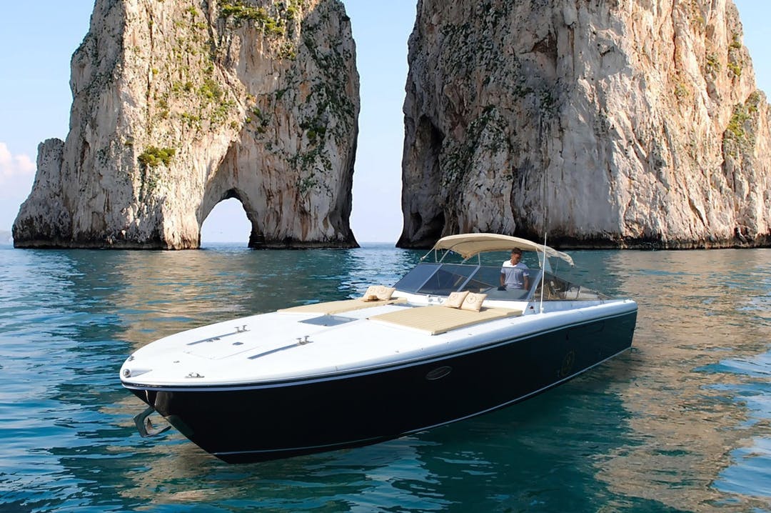 40 Itama luxury charter yacht - Amalfi Harbor Marina Coppola, Piazzale dei Protontini, Amalfi, SA, Italy