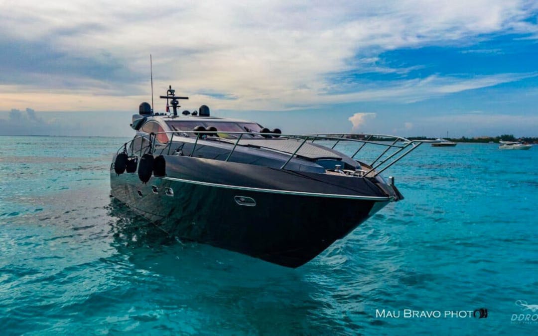 64 Sunseeker Predator luxury charter yacht - Av. Bonampak MZ27 LT1, Puerto Juarez, Zona Hotelera, 77500 Cancún, Q.R., Mexico