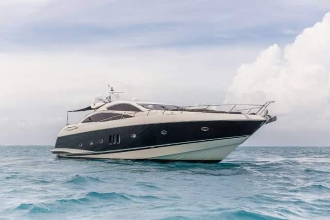 82 Sunseeker luxury charter yacht - Av. Bonampak MZ27 LT1, Puerto Juarez, Zona Hotelera, 77500 Cancún, Q.R., Mexico