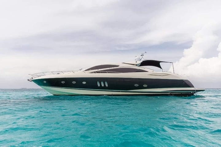 82 Sunseeker luxury charter yacht - Av. Bonampak MZ27 LT1, Puerto Juarez, Zona Hotelera, 77500 Cancún, Q.R., Mexico