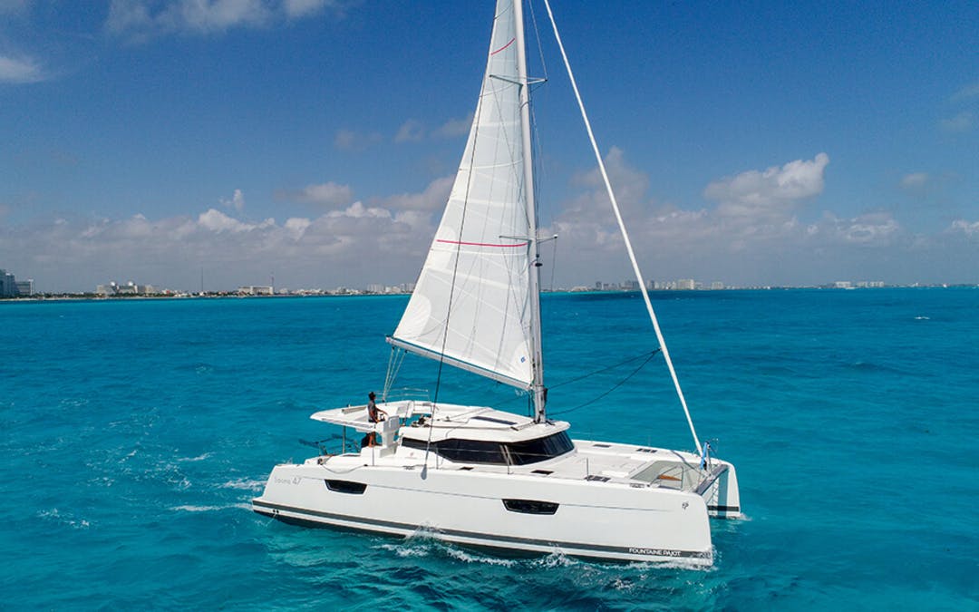 47 Fountaine luxury charter yacht - Marina Chac Chi, Boulevard Kukulcan, Zona Hotelera, Cancún, Quintana Roo, Mexico