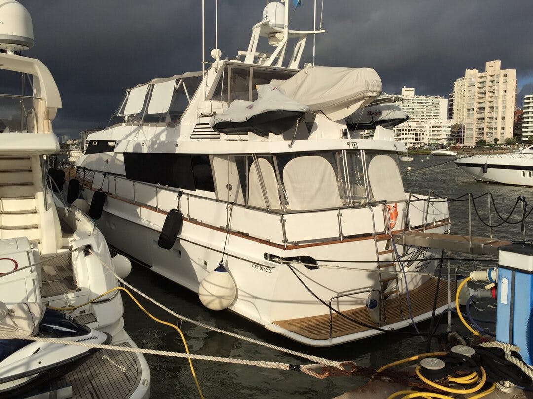 23 Azimut luxury charter yacht - Miami, FL, USA